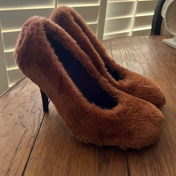 Stella McCartney Ryder Shaggy Faux Fur Heels Pumps Shoes 38.5 New - Picture 5 of 13